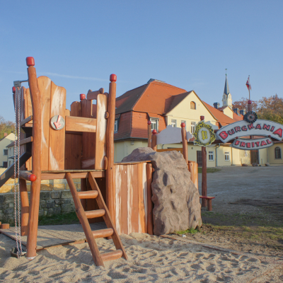 Spielplatz Burgkania: Blick auf Schloss Burgk