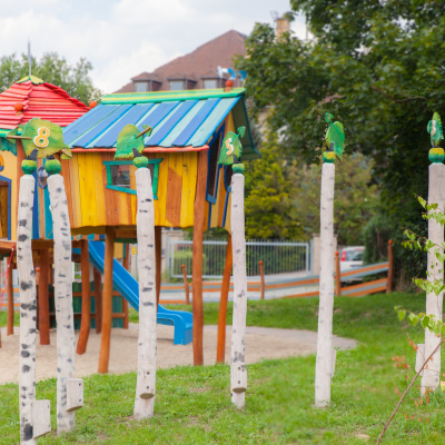 Spielplatz Freital Birkigt: Zählspiel auf Holzbalken