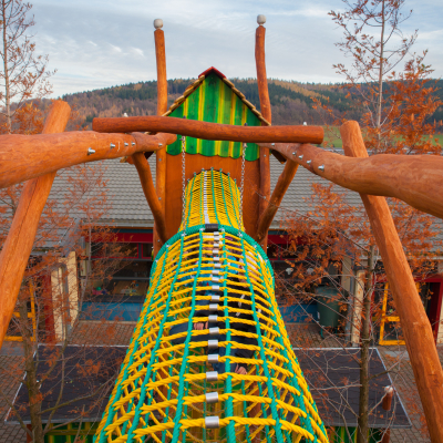 Seiltunnel in schwindelerregender Höhe